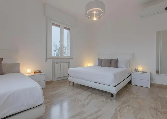 Guesthost - Il Castello Dazzling Apartamento Ferrara