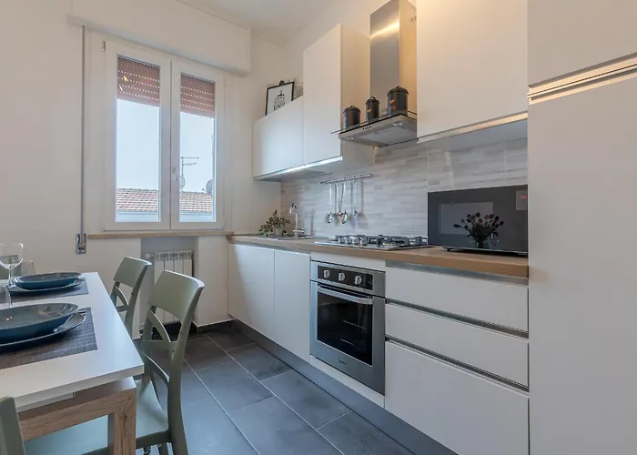 Guesthost - Il Castello Dazzling Ferrara