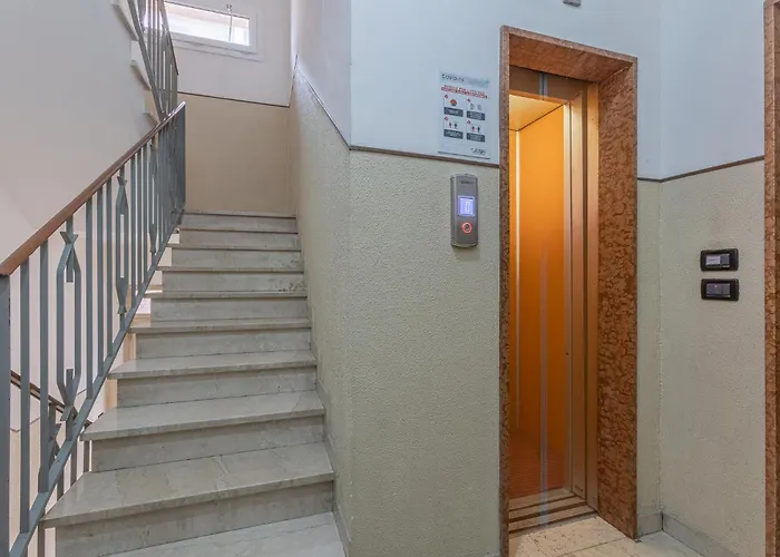 Guesthost - Il Castello Dazzling Apartamento Ferrara