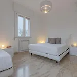 Guesthost - Il Castello Dazzling Apartman Ferrara