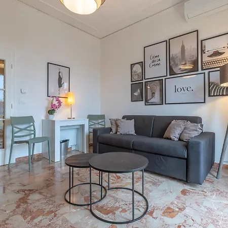 Guesthost - Il Castello Dazzling