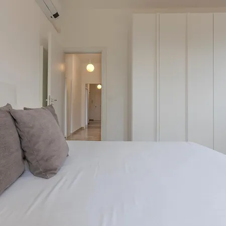 Apartamento Guesthost - Il Castello Dazzling Ferrara