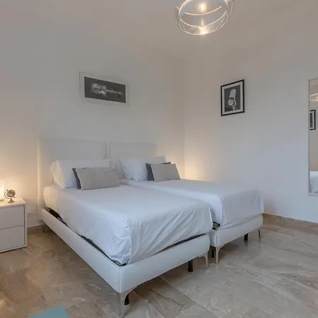 Apartamento Guesthost - Il Castello Dazzling Ferrara