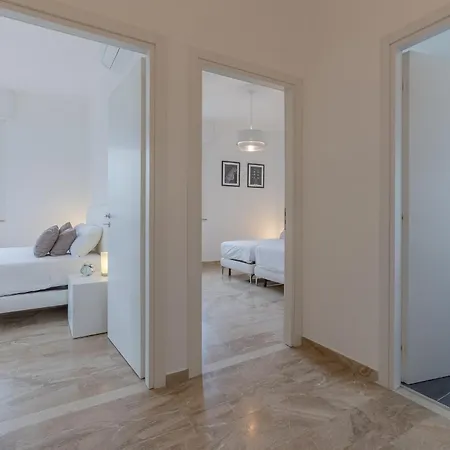 Guesthost - Il Castello Dazzling *
