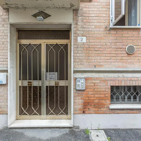 Guesthost - Il Castello Dazzling Apartment *