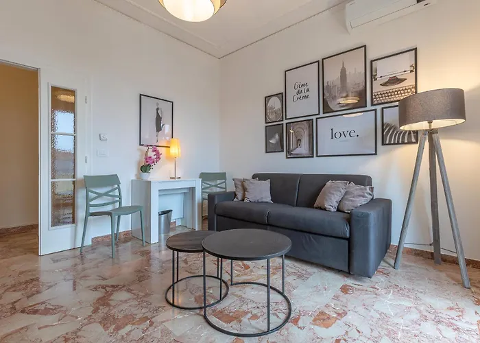 Guesthost - Il Castello Dazzling