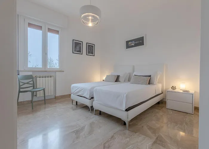 Guesthost - Il Castello Dazzling Apartment *