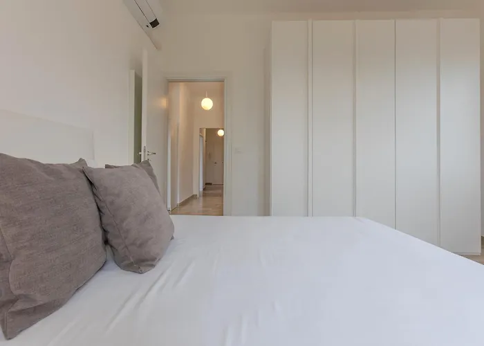 Apartment Guesthost - Il Castello Dazzling Ferrara