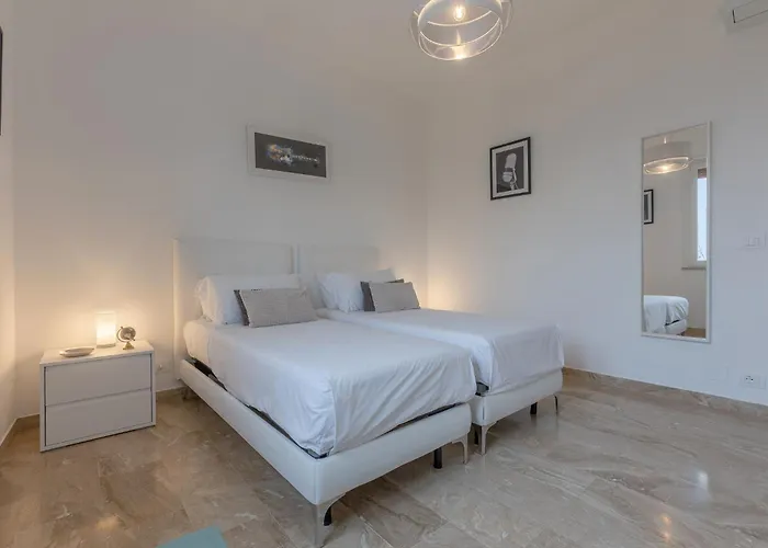 Apartment Guesthost - Il Castello Dazzling Ferrara