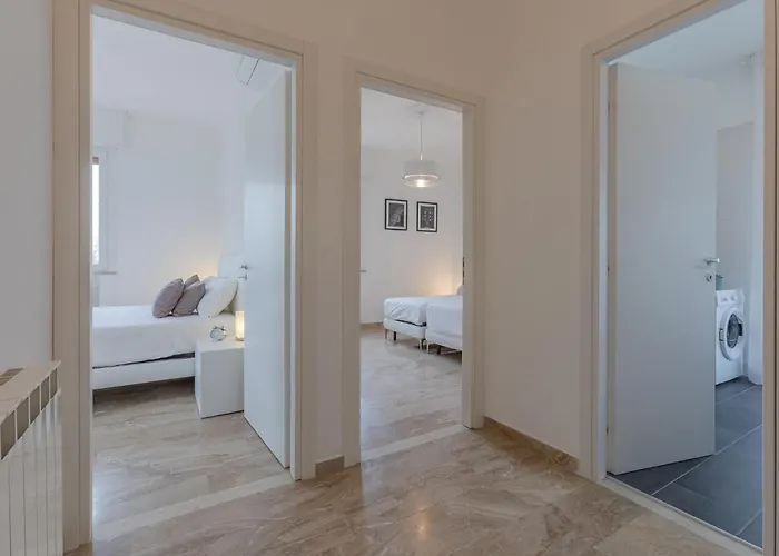 Guesthost - Il Castello Dazzling *