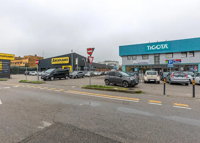 Guesthost - Il Castello Dazzling Ferrara