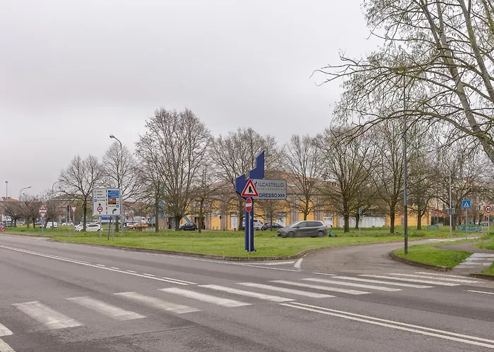 Guesthost - Il Castello Dazzling Apartment *